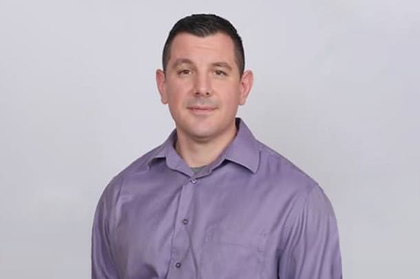 布拉德利Caillouet.