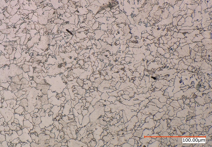 通过深度合成观察金属结构样品