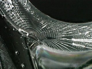 观察骨折模制产品表面(50 x)