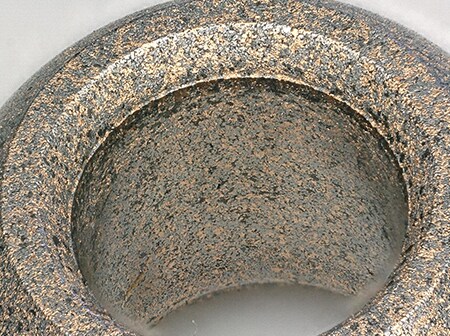 观察针轴承的磨损情况