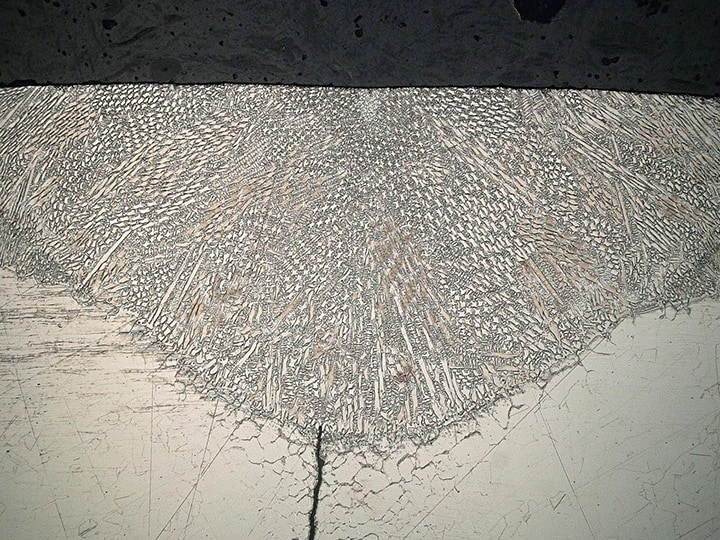 使用VHX系列4K数字显微镜观察焊缝穿透横截面中的裂纹